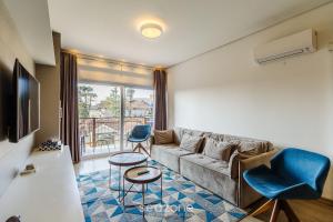 Belo apartamento com piscina aquecida CAP0302