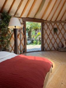 Yourte piscine jardin - Quatre Murs Et Un Toit