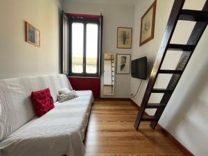 Grazioso bilocale in palazzo liberty in zona Porta Susa