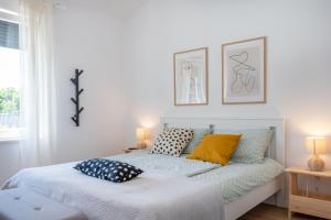 Villa The Pool House, a lush modern villa with a pool