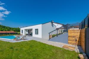 Villa The Pool House, a lush modern villa with a pool