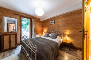 Chalet Abricotine, sleeps 10, Hot tub