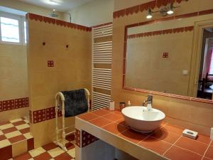 Maisons de vacances House with pool Ideal for 8 guests : photos des chambres