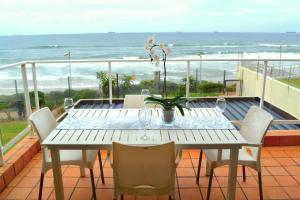 6 Glitter Bay - Stunning seaviews & beach access - 3BR Umhlanga