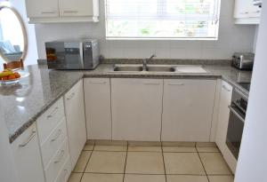 6 Glitter Bay 3 bedroom beach front sea view apartment