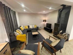 Chalets Chalet Clocher Sleeps 10 Hot tub : photos des chambres