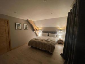 Chalets Chalet Clocher Sleeps 10 Hot tub : photos des chambres
