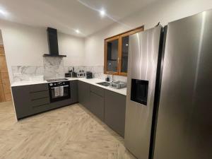 Chalets Chalet Clocher Sleeps 10 Hot tub : photos des chambres