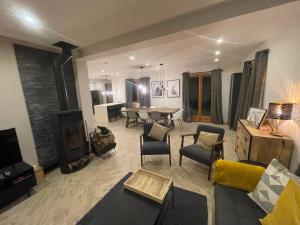 Chalets Chalet Clocher Sleeps 10 Hot tub : photos des chambres