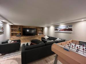 Chalets Chalet Clocher Sleeps 10 Hot tub : photos des chambres