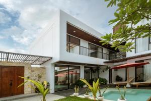 Bali Large 5-BR Private Luxury Dandanku Villa in Seminyak