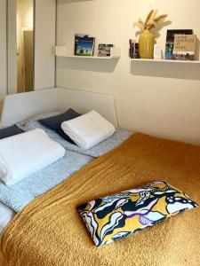 Du vil elske å bo her! Et lite, men koselig sted med perfekt beliggenhet!