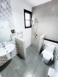 Private 3-Bedroom Retreat Close to Beach & Airport