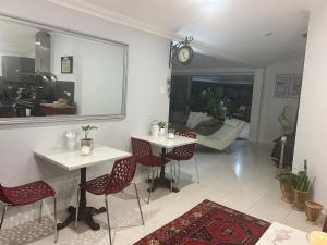 Koombana Escape 5 bedroom house