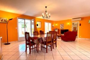 Maisons de vacances Maison familiale toute equipee St Gilles X vie 85 : photos des chambres