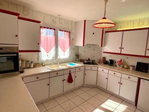 Maisons de vacances Maison familiale toute equipee St Gilles X vie 85 : photos des chambres