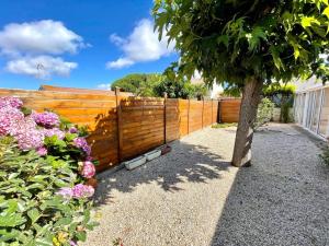 Maisons de vacances Maison familiale toute equipee St Gilles X vie 85 : photos des chambres