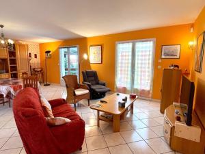 Maisons de vacances Maison familiale toute equipee St Gilles X vie 85 : photos des chambres