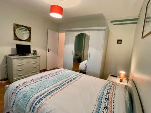 Maisons de vacances Maison familiale toute equipee St Gilles X vie 85 : photos des chambres