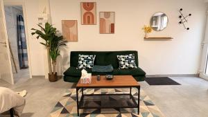 Cocon urbain , bel appartement entièrement équipé, entrée privée, parking