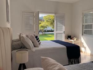 Refúgio Tropical com Piscina Fantástica no Centro da Cidade em Caraguatatuba