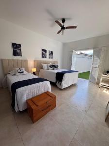 Refúgio Tropical com Piscina Fantástica no Centro da Cidade em Caraguatatuba