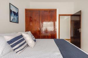 Refúgio Tropical com Piscina Fantástica no Centro da Cidade em Caraguatatuba