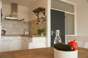 Vakantiewoning Bruinisse aan Jachthaven Zeeland, VP012