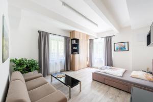 Apartment by the metro with private parking