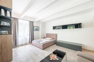 Apartment by the metro with private parking
