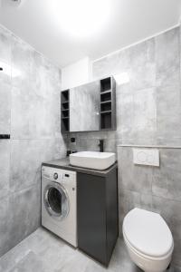 Apartment by the metro with private parking