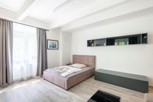 Apartment by the metro with private parking