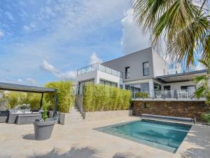 Luxueuse Villa pour huit personnes, piscine et vue sur le Golf