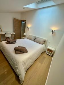 Gorgeous 2 bedrooms brand new sea view