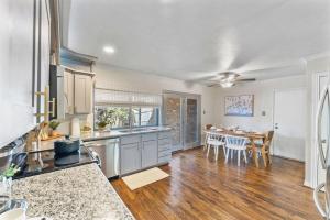 King Suite 3BR & 2BA- The Colony 5 min Grandscape