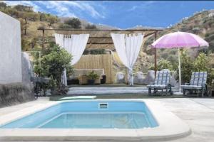 Alojamiento Rural Casa Águila con piscina privada para 6 personas
