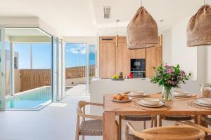 Villa Los Linos - plunge pool and natural beauty