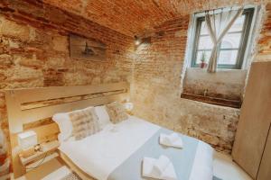 1820 Central apartment