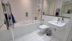 Spacious Homely Manchester City Stay Near AO Arena and Shopping Centre with 500Mbps Internet & Netflix