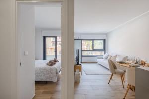 Lotus - Contemporary Apartment with Pool & Private Balcony