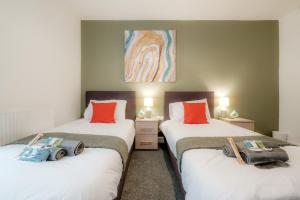 Riya Apartments - Modern & Spacious 6 bed 3 Bath House - Gateshead