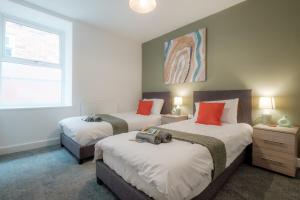 Riya Apartments - Modern & Spacious 6 bed 3 Bath House - Gateshead