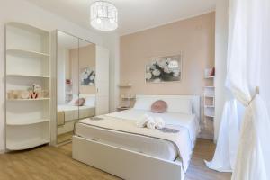 Trastevere Bright Apartment with Balcony