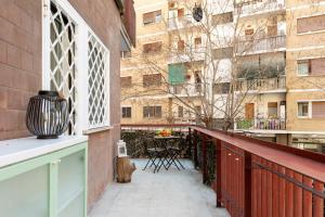 Roma Big terrace Home