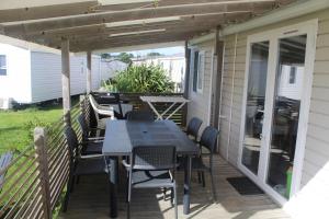 Appartements Mobile-home 6 personnes dans camping avec piscine - acces direct plage - MADEN : photos des chambres