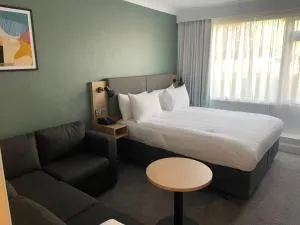 假日新港酒店 - Llanwern