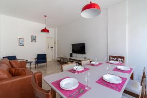 Aconchego em Copacabana - Para 8 pessoas - SF704 Z3