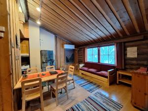 Satu 31, kahden makuuhuoneen kelomökki Syötteellä, valaistun ladun vieressä