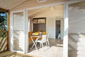 Campings Camping 3 etoiles - Piscine - ccbaeei : photos des chambres
