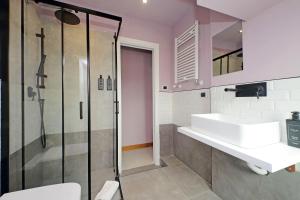 suity I monkeys apartment